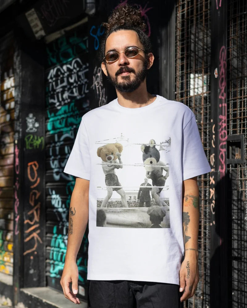 Camiseta con reproducción de obra de Fenik Collage